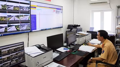 "Mắt thần" vạch mặt tài xế che biển số chạy trên cao tốc