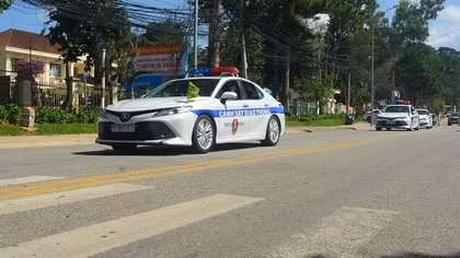 Công an Lâm Đồng ra quân bảo vệ an toàn giao thông mùa du lịch hè