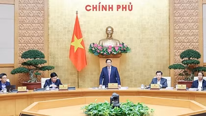 Sức ép lạm phát trong và ngoài nước rất lớn, song kinh tế-xã hội đang hồi phục tích cực
