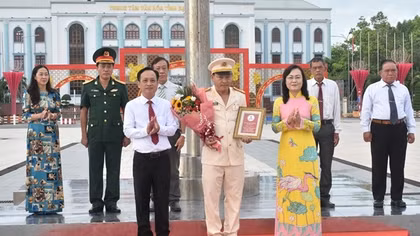 Tuyên dương các điển hình học tập và làm theo gương Bác