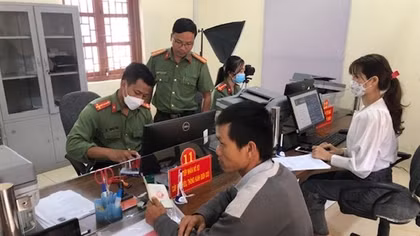 Quyết liệt thực hiện cao điểm 90 ngày đêm cấp hộ chiếu mẫu mới