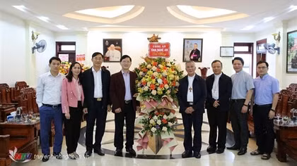 Chúc mừng Tòa Giám mục Giáo phận Vinh nhân dịp Lễ Phục sinh 2022