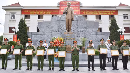 365 lượt tập thể, cá nhân Công an tỉnh Ninh Bình được khen thưởng trong 6 tháng đầu năm