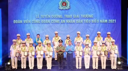 Tuyên dương những hạt nhân nòng cốt trong phong trào "Lao động giỏi, lao động sáng tạo"