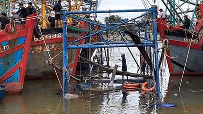 Kịp thời cứu sống 3 ngư dân Quảng Nam trên tàu cá bị chìm