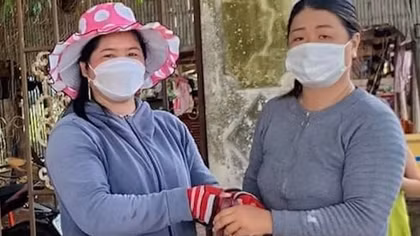 Tiểu thương trả lại tài sản gần 50 triệu đồng cho người đánh rơi