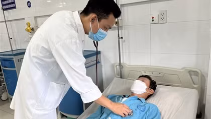 Cứu sống một nam thanh niên 24 tuổi bị đâm thủng tim
