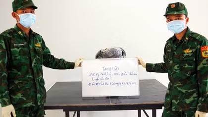 Ném 4,5kg cần sa tháo chạy khi gặp tổ công tác biên phòng