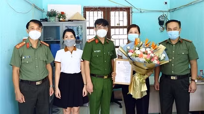 Lãnh đạo Bộ Công an gửi thư khen nữ nhân viên quỹ tín dụng dũng cảm chống trả tên cướp