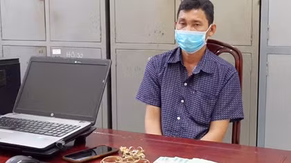 “Thợ đào mỏ” chôm trang sức của vợ hờ