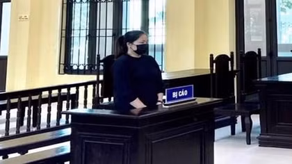Người đàn bà tấn công cán bộ chốt kiểm dịch lĩnh 12 tháng tù