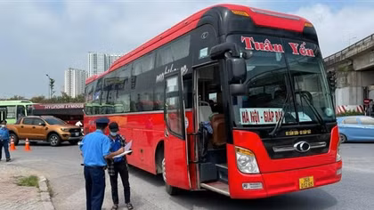 Hà Nội hơn 1.000 xe tải, xe khách vi phạm bị xử lý