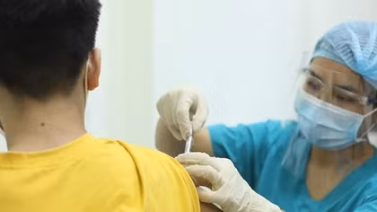 100 tình nguyện viên tiêm thử nghiêm lâm sàng vaccine ARCT-154