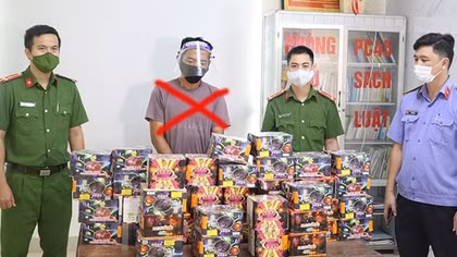70kg pháo lậu để "lẫn" cùng lốp xe và hàng điện tử