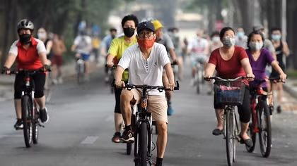 Người Hà Nội hào hứng đổ ra đường tập thể dục
