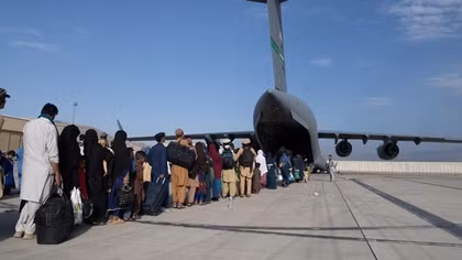 Taliban đồng ý cho 200 công dân Mỹ và nước thứ 3 rời khỏi Afghanistan