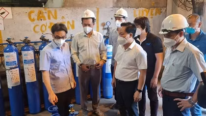 Phó Thủ tướng Vũ Đức Đam dự khai trương trạm bơm oxy tại Thủ Đức