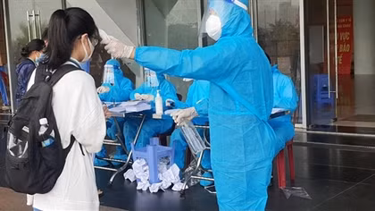 Đà Nẵng cho học sinh lớp 12 học trực tiếp, cấp định danh cho trẻ để tiêm vaccine