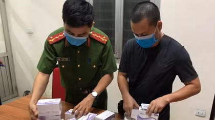 Thu giữ 117 bộ kit test nhanh COVID-19 không có hóa đơn chứng từ