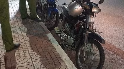 Tìm kiếm nạn nhân bỏ xe máy nhảy cầu Bình Lợi