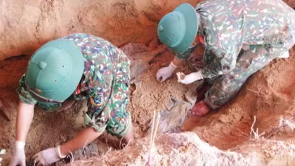 Mở rộng phạm vi tìm kiếm sau khi phát hiện 2 bộ hài cốt liệt sĩ trong vườn nhà người dân