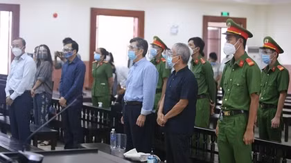 Cái giá phải trả của những người nhắm mắt làm bừa