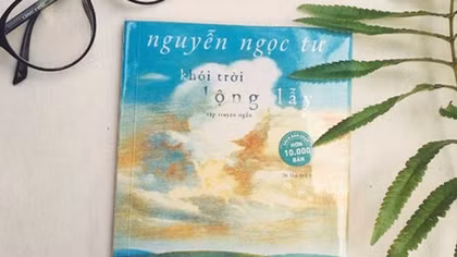 Khói trời lộng lẫy - Cuộc dạo chơi giữa những khoảng ngưng buông