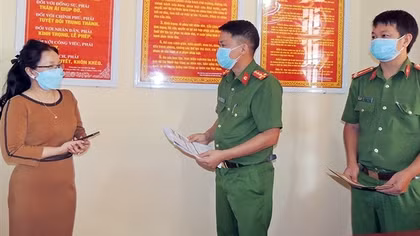 Bỗng dưng nhận được 300 triệu đồng qua tài khoản, người dân trình báo Công an