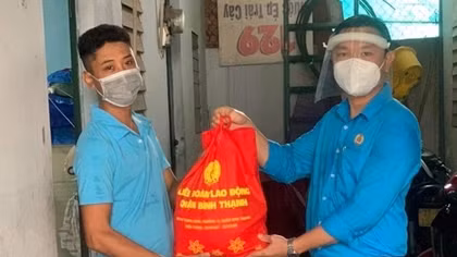 TP Hồ Chí Minh sẽ tổ chức cho 10.000 hộ gia đình công nhân lao động ở lại đón Tết Nhâm Dần