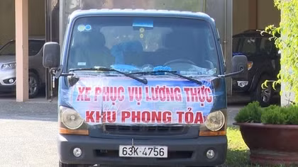 Ngụy trang xe vận chuyển lương thực để chở thuốc lá lậu