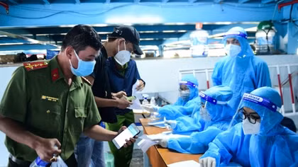 TP Hồ Chí Minh bắt đầu tiêm mũi 3 vaccine ngừa COVID-19