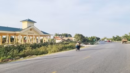 Tốn tiền tỷ xây chợ rồi bỏ hoang