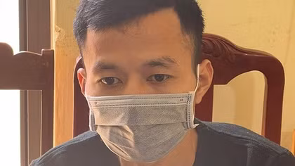 Bốn đối tượng đốt 2 xe ô tô để... trả thù