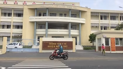 Trung tâm Y tế trăm tỷ lún, nứt do thiết kế chưa phù hợp trên nền đất yếu