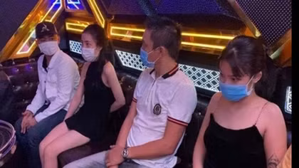 Tổ chức "tiệc ma túy" cùng nhiều... "kiều nữ" trong quán karaoke