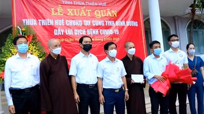 41 cán bộ, bác sĩ Thừa Thiên Huế lên đường hỗ trợ Bình Dương chống dịch