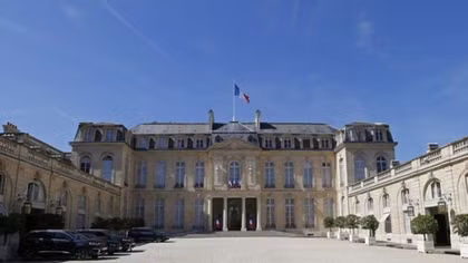 Nữ quân nhân bị đồng nghiệp cưỡng hiếp tại Điện Elysee