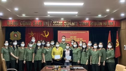 Chung sức cùng phụ nữ Thủ đô vượt qua đại dịch COVID-19