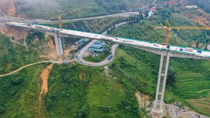 Gấp rút hoàn thiện cầu cạn cao nhất Việt Nam nối Lào Cai - Sapa