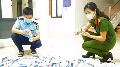 Thu giữ hơn 34.000 viên thuốc điều trị COVID-19 không rõ nguồn gốc
