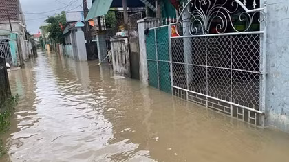 Cứu trợ khẩn cấp lương thực, nhu yếu phẩm cho người dân, chủ động ứng phó đợt mưa lũ mới