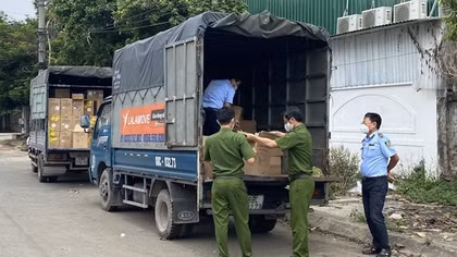Phát hiện xe “luồng xanh” vận chuyển máy tạo oxy không đảm bảo chất lượng