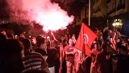 Tunisia khủng hoảng do đâu?