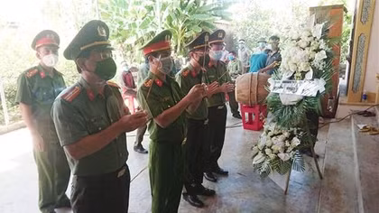 Công an tỉnh Nghệ An chia buồn cùng gia đình Trung úy Công an hy sinh