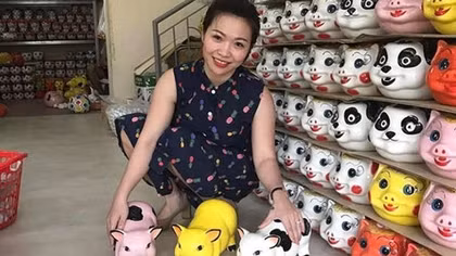 Người đàn bà bán nước mắt... lấy tiền