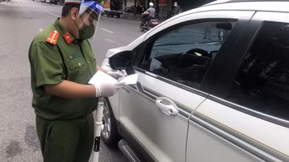 CSGT Hà Nội đã cấp hơn 90.000 giấy đi đường tới người dân