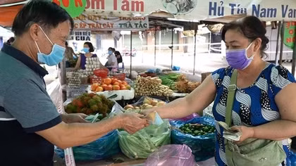 Tăng áp lực mua sắm tại hệ thống phân phối hiện đại và chợ đầu mối