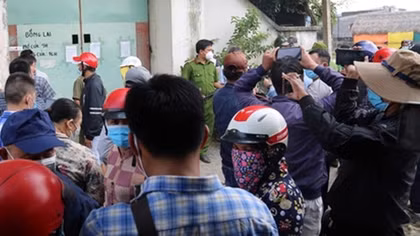 Sau livestream của bà Hằng, hàng trăm người hiếu kỳ tìm đến "Tịnh Thất Bồng Lai"