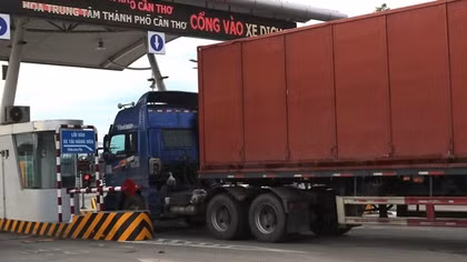 Cần Thơ kiến nghị: Giữ nguyên biện pháp chống dịch, đảm bảo không ùn tắc hàng hoá