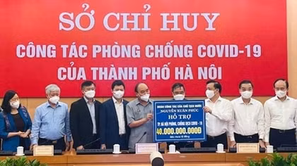 Techcombank trao tặng 15 tỷ đồng hỗ trợ Thủ đô Hà Nội chống dịch